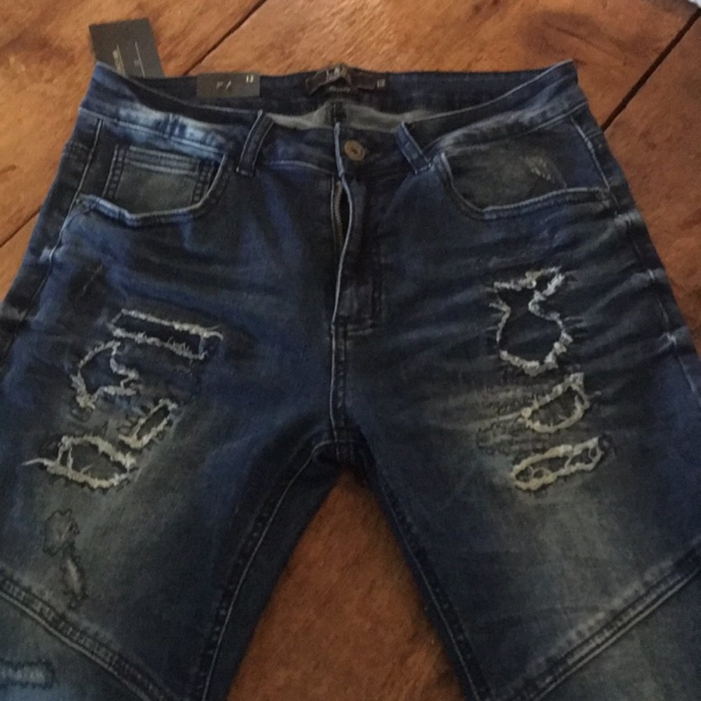 DONATED!! L&B Mid wash distressed denim - Picture 5 of 8